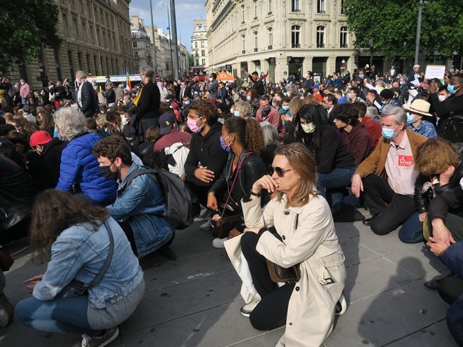 Paris’te Irkçılık Karşıtı Protesto