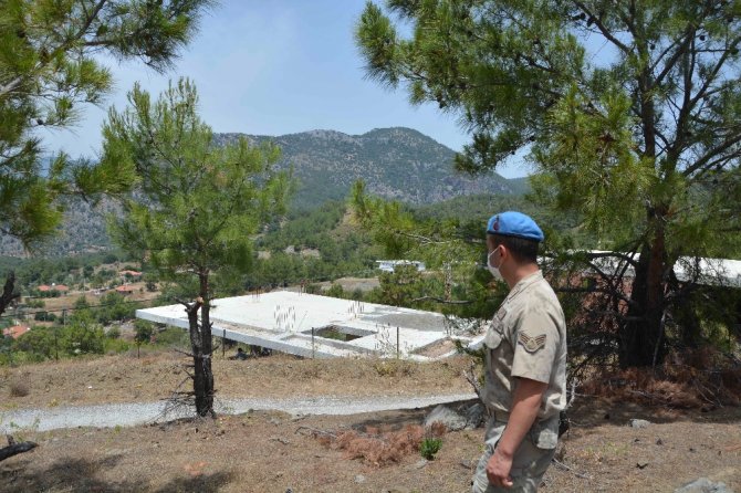 Dünyaca Ünlü Sahil Manzaralı İmara Aykırı Yapılar Yıkılıyor