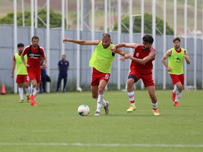 Sivasspor’da Denizlispor Mesaisi Sürüyor