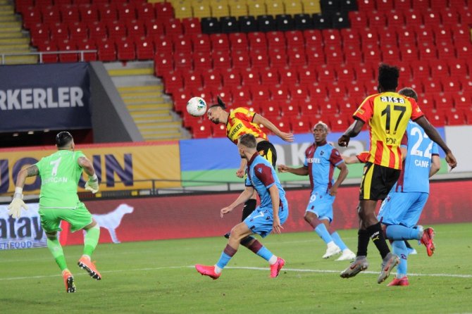Trabzonspor Deplasmanda Göztepe’yi 3-1 Mağlup Etti