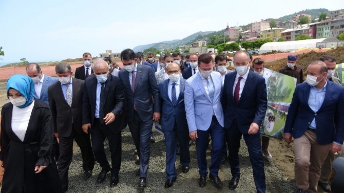 Çevre Ve Şehircilik Bakanı Kurum: “Uzungöl’ün Merkezinde Dönüşüm Projesi Başlatıyoruz”