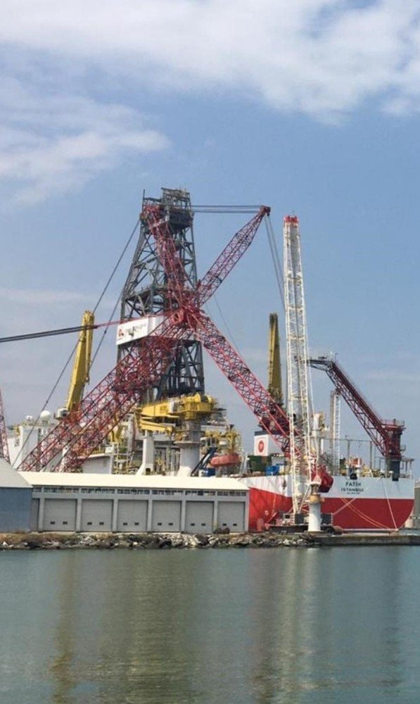Fatih Sondaj Gemisi’nin Kulelerinin Montajı Tamamlandı, Dev Vincin Sökümüne Başlandı