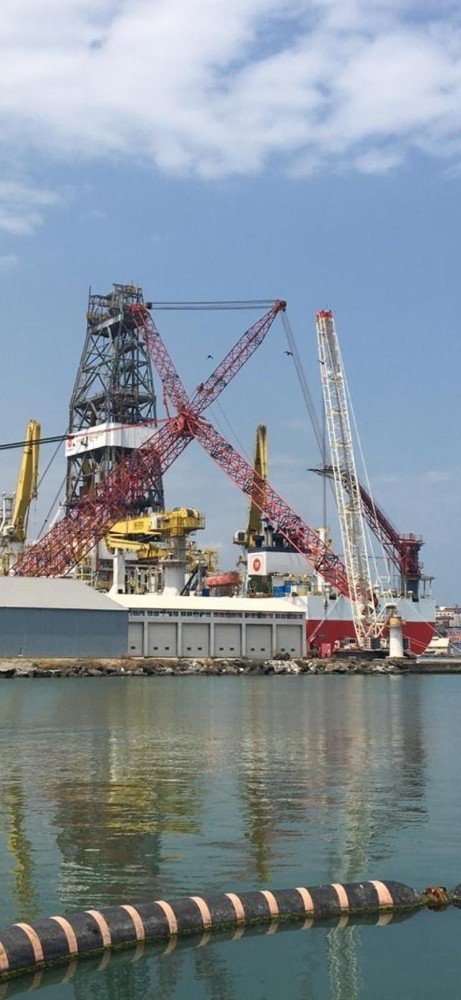 Fatih Sondaj Gemisi’nin Kulelerinin Montajı Tamamlandı, Dev Vincin Sökümüne Başlandı