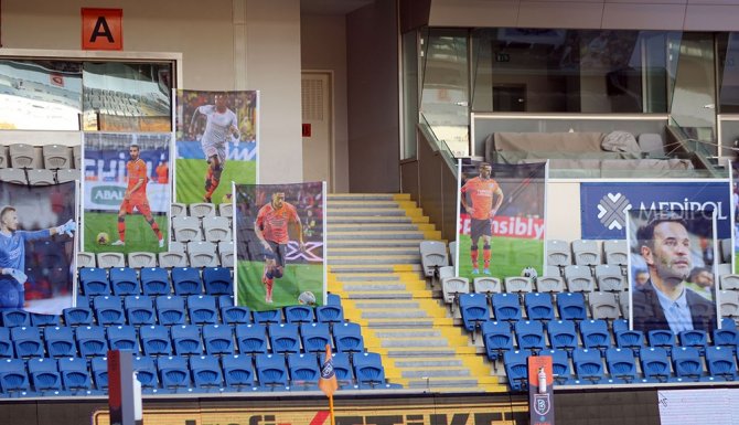 Süper Lig: Medipol Başakşehir: 0 - Aytemiz Alanyaspor: 0 (Maç Devam Ediyor)