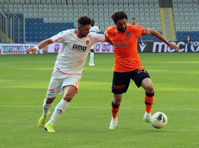 Süper Lig: Medipol Başakşehir: 0 - Aytemiz Alanyaspor: 0 (İlk Yarı)