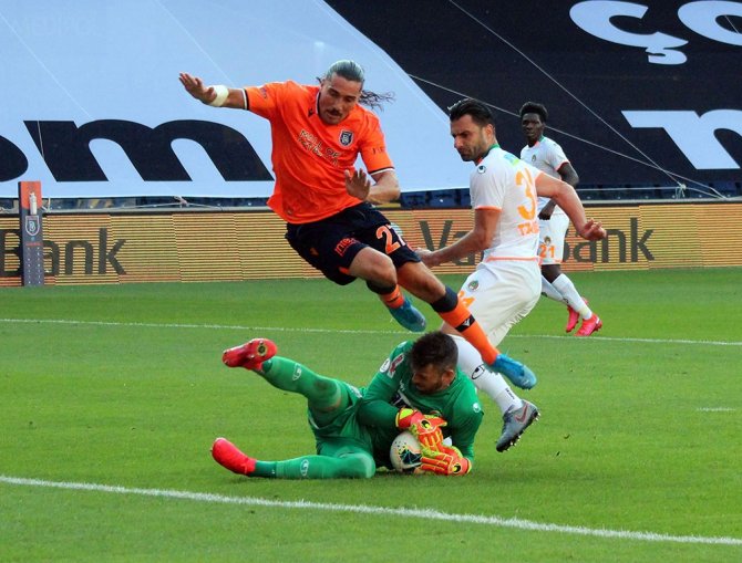 Süper Lig: Medipol Başakşehir: 0 - Aytemiz Alanyaspor: 0 (İlk Yarı)