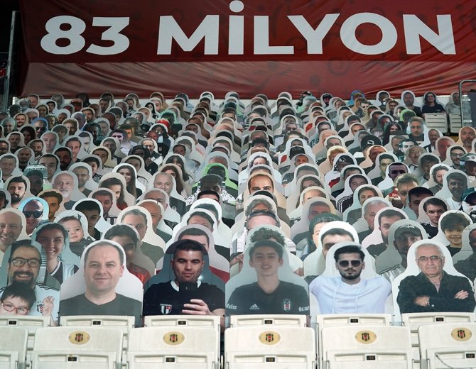 Tribünlerde 5 Bin Siyah-beyazlı Taraftar!