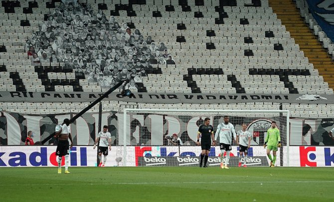 Süper Lig: Beşiktaş: 2 - Antalyaspor: 0 (İlk Yarı)