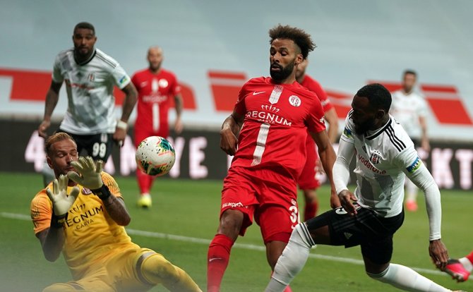 Antalyaspor Beşiktaş’ı Deplasmanda 2-1 Mağlup Etti