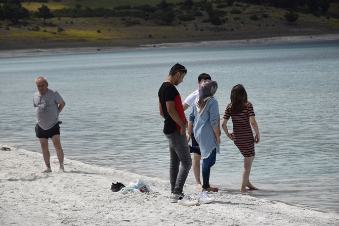 Salda Gölü’ne Ziyaretçi Akını