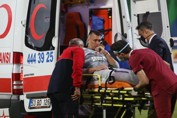Galatasaray’da Şok! Muslera Hastaneye Kaldırıldı