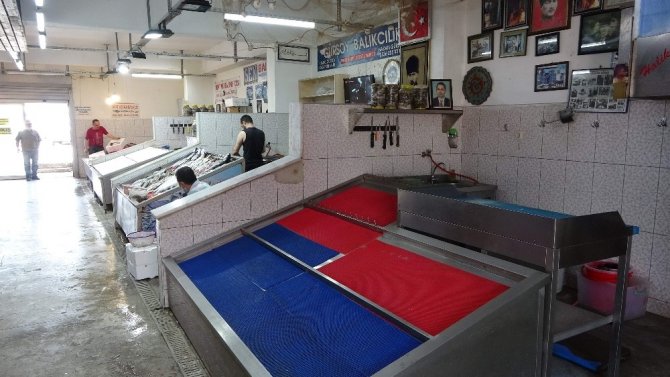 Trabzon’da Balıkçı Tezgahları Boş Kaldı