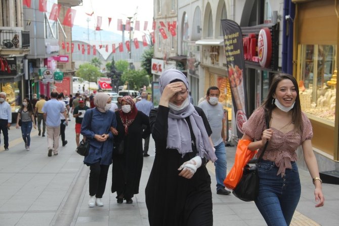Giresunlular Sokağa Maskesiz Çıkanlara Tepkili