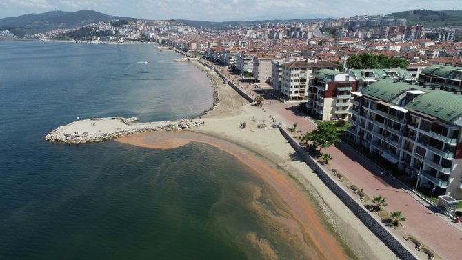 Marmara Denizi Turuncuya Boyandı