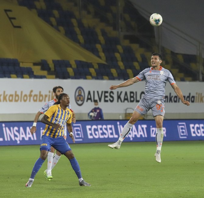 Süper Lig: Mke Ankaragücü: 1 - Medipol Başakşehir Fk: 0 (İlk Yarı)