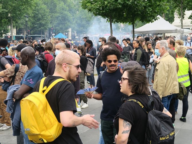 Paris’te Artan Irkçılık Ve Polis Şiddeti Protesto Edildi