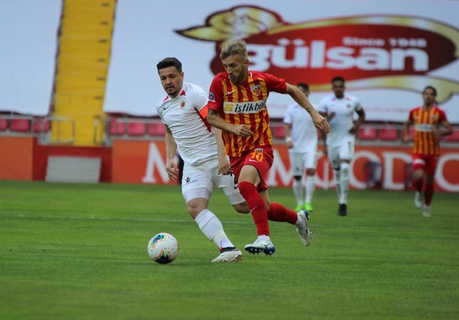Süper Lig: Hes Kablo Kayserispor: 1 - Gençlerbirliği: 0 (İlk Yarı)