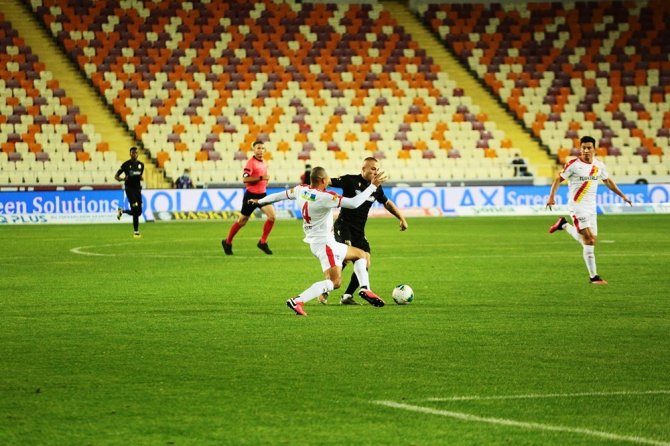 Yeni Malatyaspor: 1 - Göztepe: 0 (İlk Yarı)