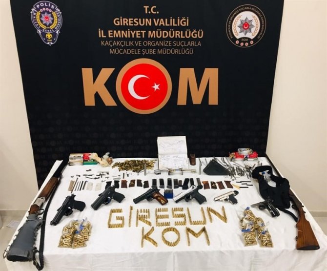 Giresun’da Silah Kaçakçılarına Ve Uyuşturucu Tacirlerine Operasyon