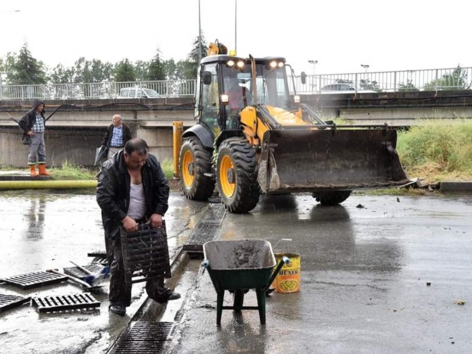 Giresun Belediyesi Şiddetli Yağışın Ardından Harekete Geçti