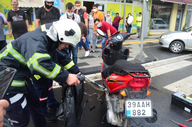 Görenler İnanamadı: Motosikletin İçinden Engerek Yılanı Çıktı