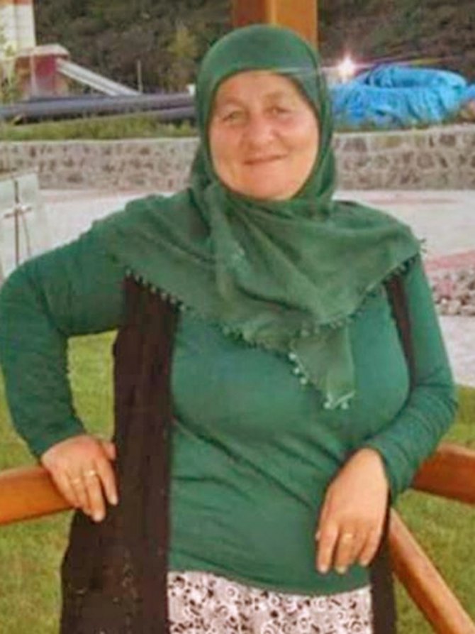 35 Yıllık Eşini Bıçaklayarak Öldürdükten Sonra İntihar Eden Şahıs Ve Karısı Toprağa Verildi