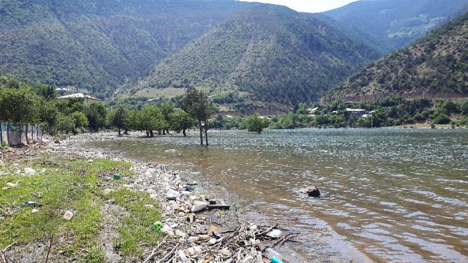 Baraj Gölü Çöplüğe Döndü