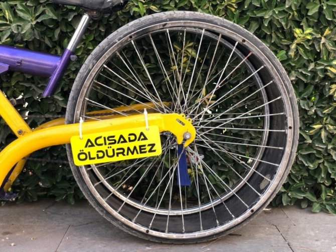 Otomobil Lastiğini Bisikletine Taktı, Görenler Gözlerine İnanamadı