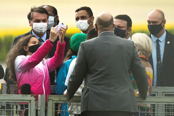 Brezilya Başkanı Bolsonaro’ya Getirilen Maske Takma Zorunluluğu Temyize Götürüldü