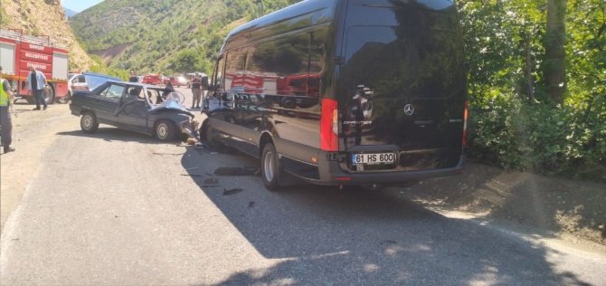 Artvin’de Trafik Kazası: 5 Yaralı