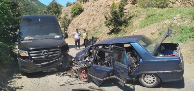 Artvin’de Trafik Kazası: 5 Yaralı
