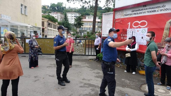 Kimisi Sınava Son Anda Yetişti, Kimisi İse Sınava Dakikalar Kala Gelince Salona Alınmadı