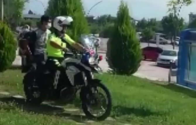 Sınava 1 Dakika Kala Polis Ekipleri Sayesinde Sınava Yetişti