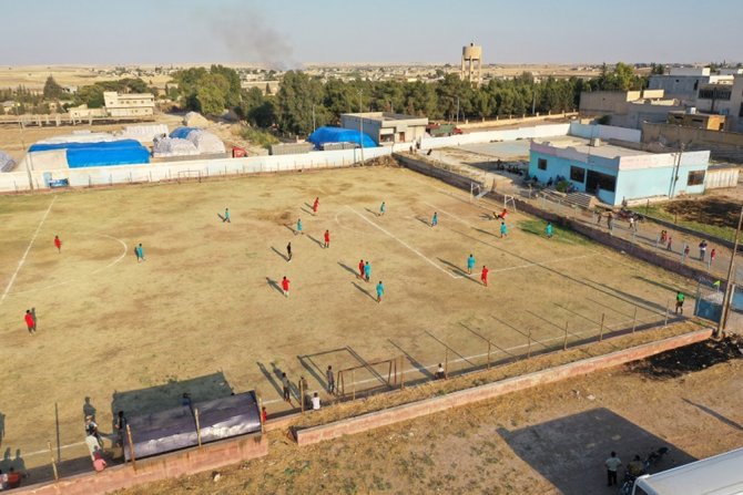 Teröristlerin Gezdiği Sahalarda Artık Halk Top Oynuyor
