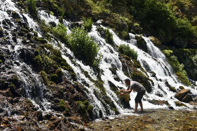 40 Gözeli Şelale Huzur Veriyor