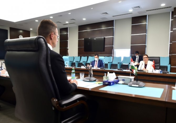 Bakan Pekcan, Macaristan Dışişleri Ve Ticaret Bakanı Szijjarto İle Görüştü