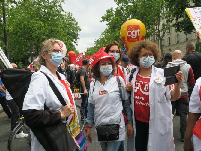 Paris’te Sağlık Çalışanları, Çalışma Koşullarını Bir Kez Daha Protesto Etti