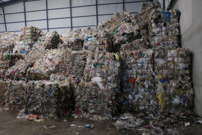 Atık Hurda Plastikler Ham Maddeye Dönüşüyor