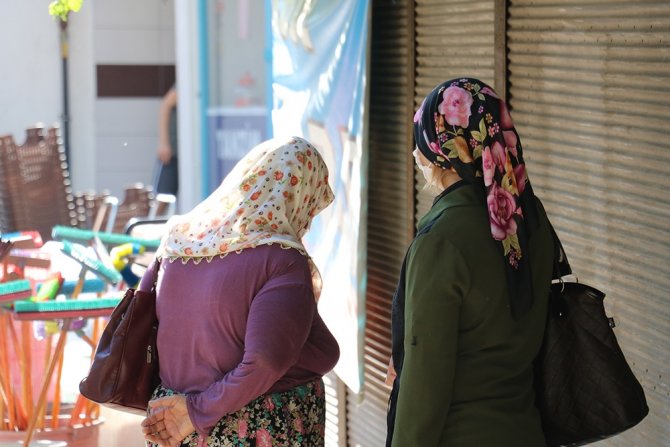 Hırsızlık Yaparken Yakalanan Anne İle Kızına 900 Lira Maske Cezası