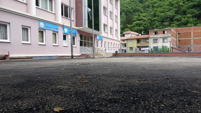 "Aktaş: "Okul Bahçelerine Dökülen Asfalt Sağlık Yönünden Riskli"