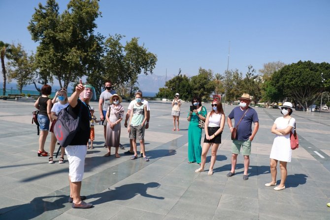 Antalya Kent Merkezi Aylar Sonra İlk Yabancı Turist Kafilesini Ağırladı