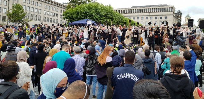 Brüksel’de Başörtüsü Yasağı Protesto Edildi