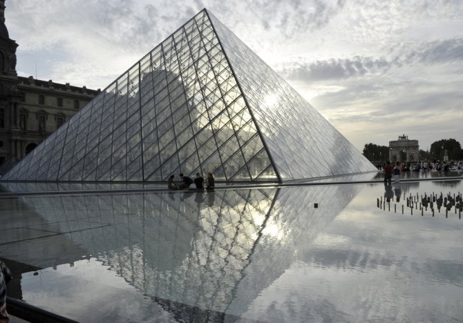 Louvre Müzesi Yeniden Ziyarete Açıldı