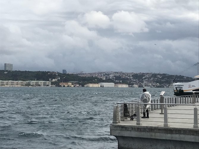 İstanbul’da Rüzgar Etkili Oldu: Vatandaşlar Yürümekte Zorluk Çekti