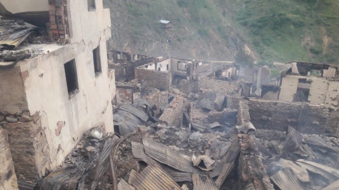 Dokumacılar Köyünde Çıkan Yangının Ardından Yaralar Sarılmaya Çalışılıyor