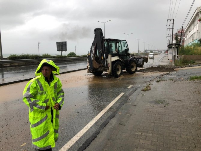 Rize’de Şiddetli Yağış Hayatı Olumsuz Etkiliyor