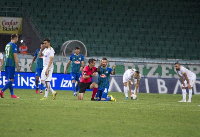 Süper Lig: Çaykur Rizespor: 3 - Hes Kablo Kayserispor: 2 (Maç Sonucu)