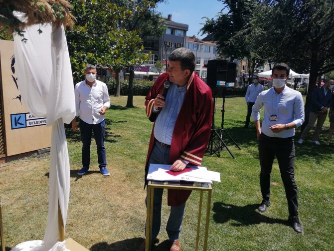 Kadıköy’de Sosyal Mesafeli ‘Açık Hava Nikahları’ Kıyılmaya Başlandı