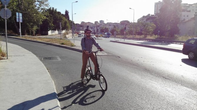Korona Virüsüne Karşı İşe Bisikletle Gidip Geliyor