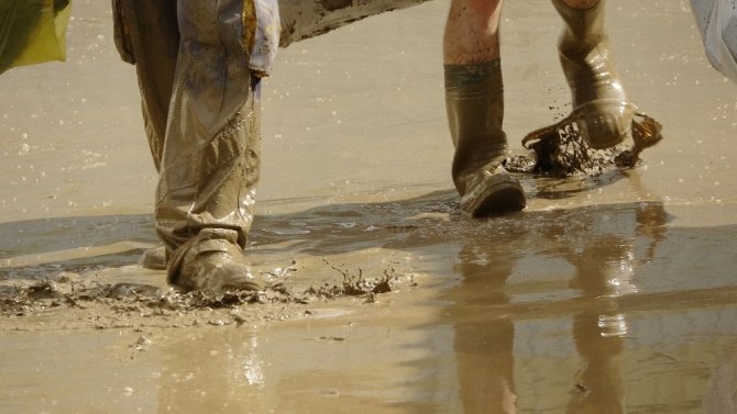 Selden Kurtulan Şantiye Çalışanları Eşyalarını Kurtarmaya Çalıştı